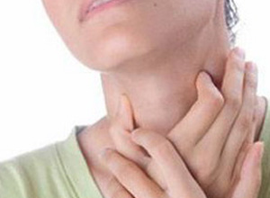吞咽干食物时胸骨后有阻塞感或钝痛